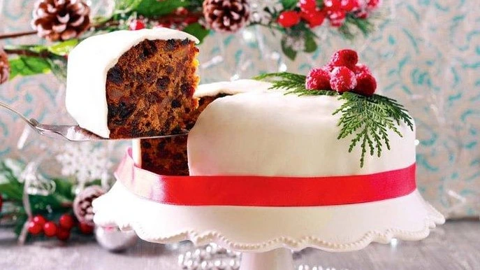 Delicious Christmas Cake Recipe: Easy & Moist